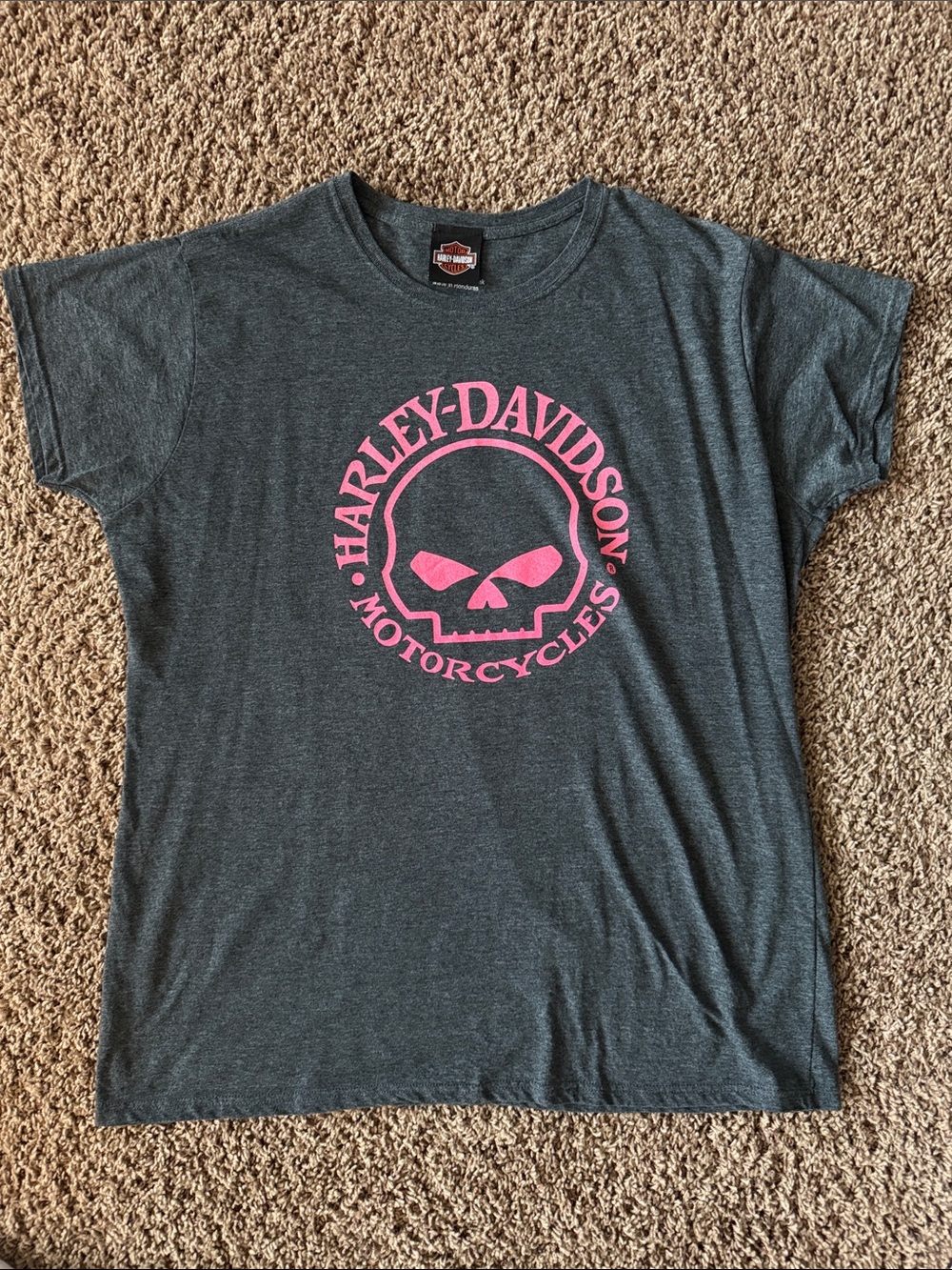 Harley-Davidson Women’s Gray Tee with Pink Skull Logo